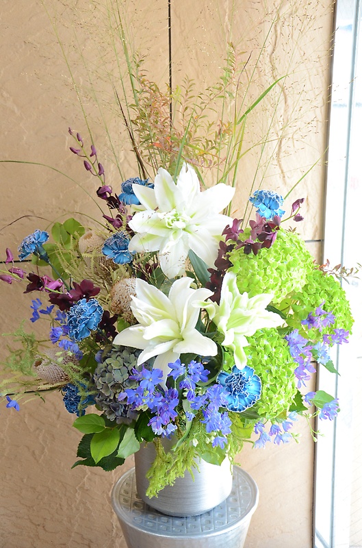 華やかに豪華に 御祝のアレンジメント｜お花屋さん「風遊花」の母の日のお花
