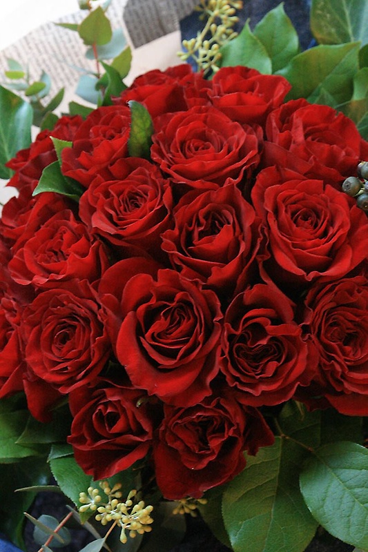 Rose Colonial Bouquet | [YRjAu[Pbԉujf v̂