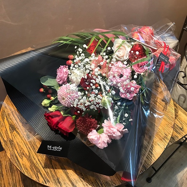 花束【レッドピンク・ブラック】｜お花屋さん「Ｍ－ｓｔｙｌｅ」の母の日のお花