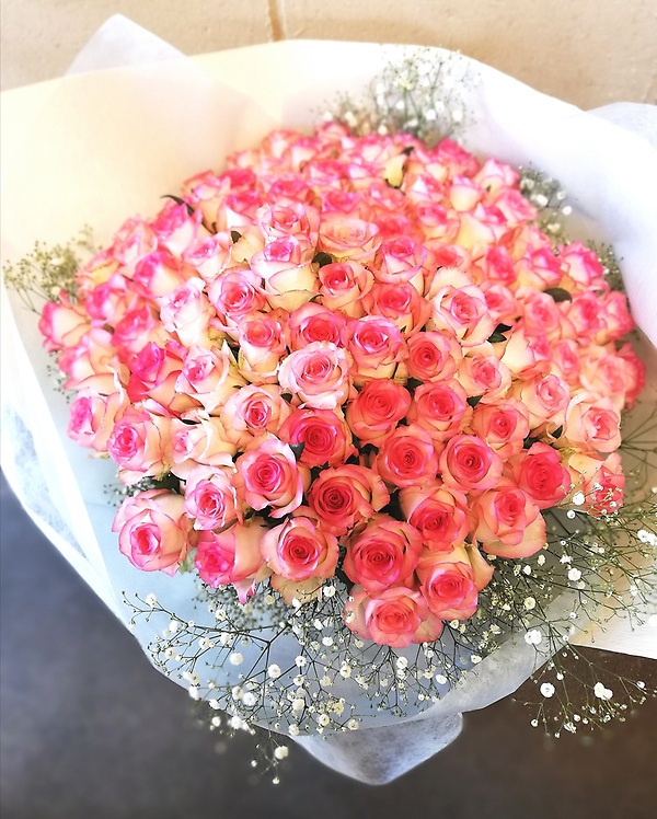 １０１本のピンク薔薇花束 愛の誓い ｆｌｏｗｅｒ ｔａｋａｓｅ イーフローラ フラワーギフトや花の宅配 送料無料も多数