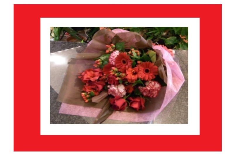 ♪赤バラとガーベラのシックでキュートな花束♪｜お花屋さん「花の松本ナーセリー」のお花
