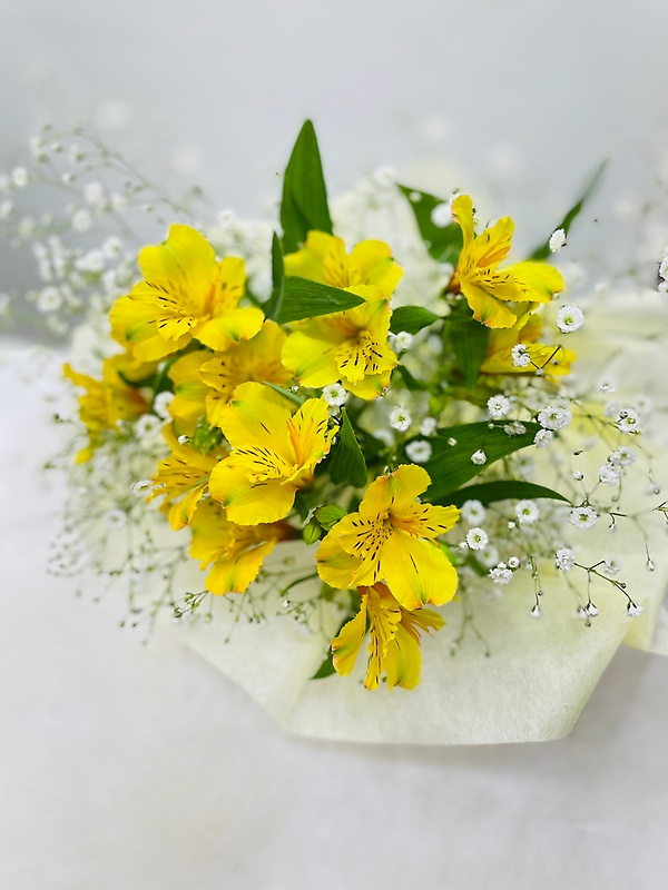 友情花束 Yellow 花空間 イーフローラ フラワーギフトや花の宅配 送料無料も多数