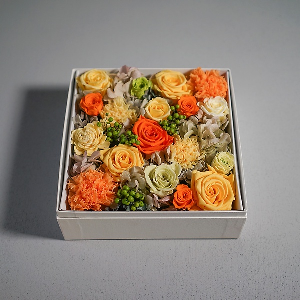 ビタミンカラーのBOXアレンジメント｜お花屋さん「ＬＩＬＡＣ ＡＶＥＮＵＥ’９１」のお花