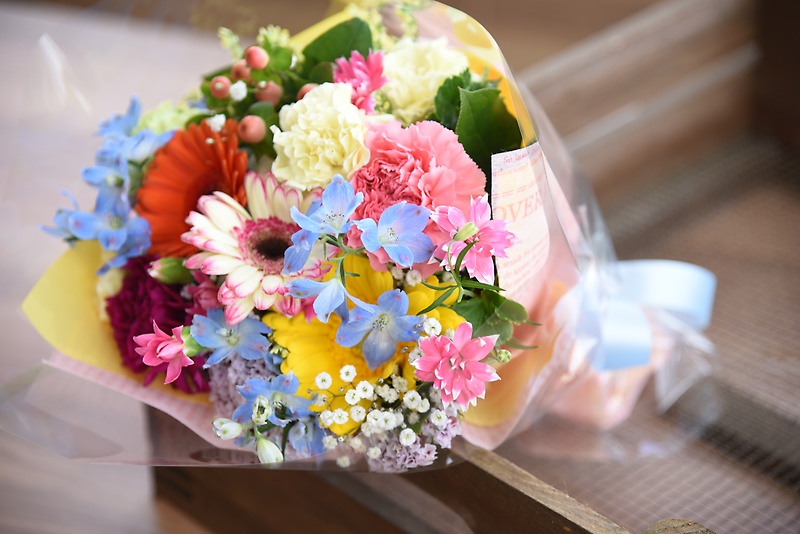 カラフルブーケ｜お花屋さん「花工房 ボナーレ」の母の日のお花