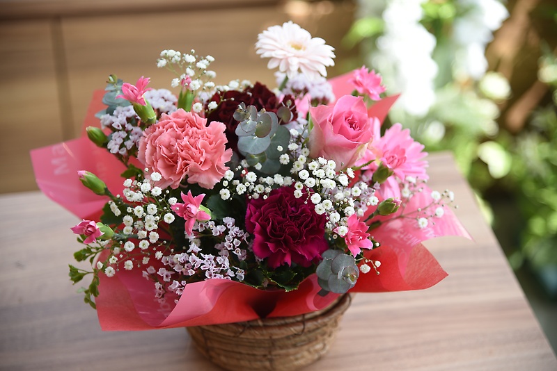 ピンクレッド系アレンジメント｜お花屋さん「花工房 ボナーレ」の母の日のお花