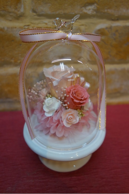 プリザーブドフラワー 鳥のガラスドーム ピンク 敬老の日のお花は 花音とうじつ イーフローラ 敬老の日の花のプレゼント 送料無料も多数