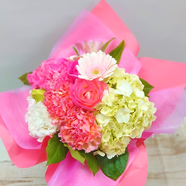 かわいらしいピンク色のブーケ式花束 ピーチ 京西陣 集花園 イーフローラ フラワーギフトや花の宅配 送料無料も多数