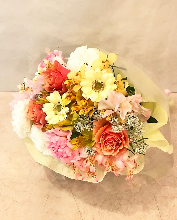 優しいカラーが癒される パステルカラー花束 ミルフルール イーフローラ フラワーギフトや花の宅配 送料無料も多数