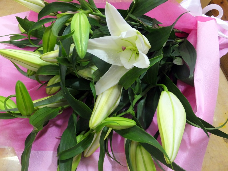 花束 Lily 花の店 ジュリアン イーフローラ フラワーギフトや花の宅配 送料無料も多数