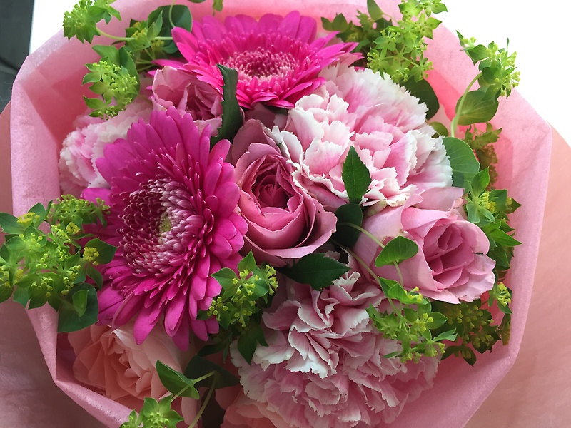 成人式のお祝い！優しいピンクの花束＊ブーケタイプ｜お花屋さん「フラワーショップ 花かのん」のお花