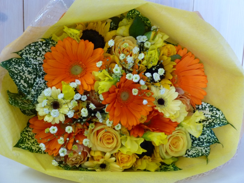 オレンジイエローの花束「花むすび」｜【イーフローラ】フラワーギフトや花の宅配、送料無料も多数