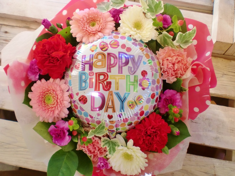 バルーンフラワーリース 誕生日花ピンク赤おまかせ ｆｌｏｗｅｒ ｓｈｏｐ 花物語 イーフローラ フラワーギフトや花の宅配 送料無料も多数