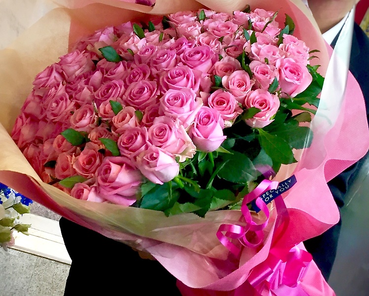 プロポーズ108本のバラの花束 フルラージュ イーフローラ フラワーギフトや花の宅配 送料無料も多数