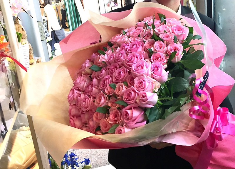 プロポーズ108本のバラの花束 フルラージュ イーフローラ フラワーギフトや花の宅配 送料無料も多数