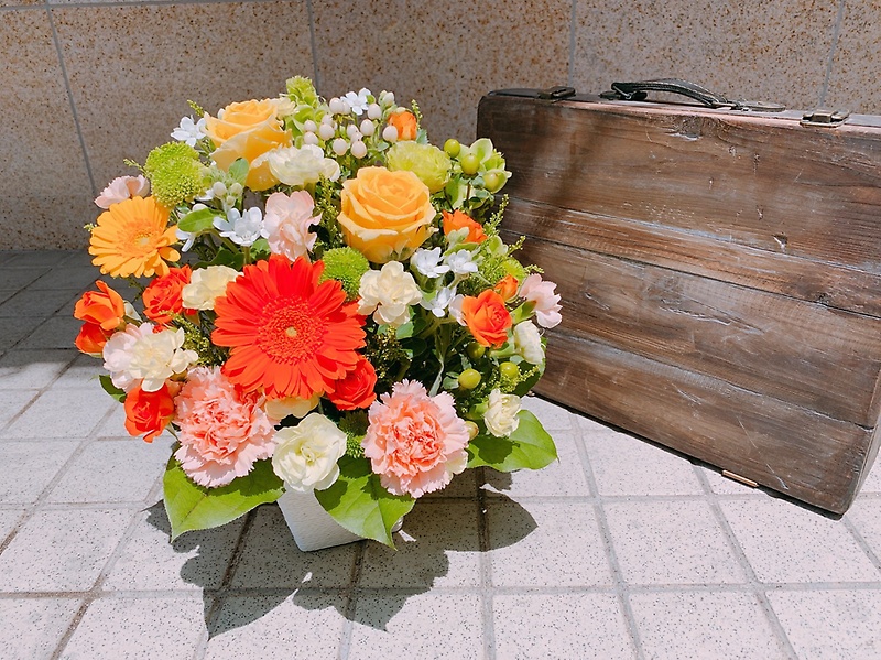 元気が出るアレンジメント 花鶴生花店 イーフローラ フラワーギフトや花の宅配 送料無料も多数