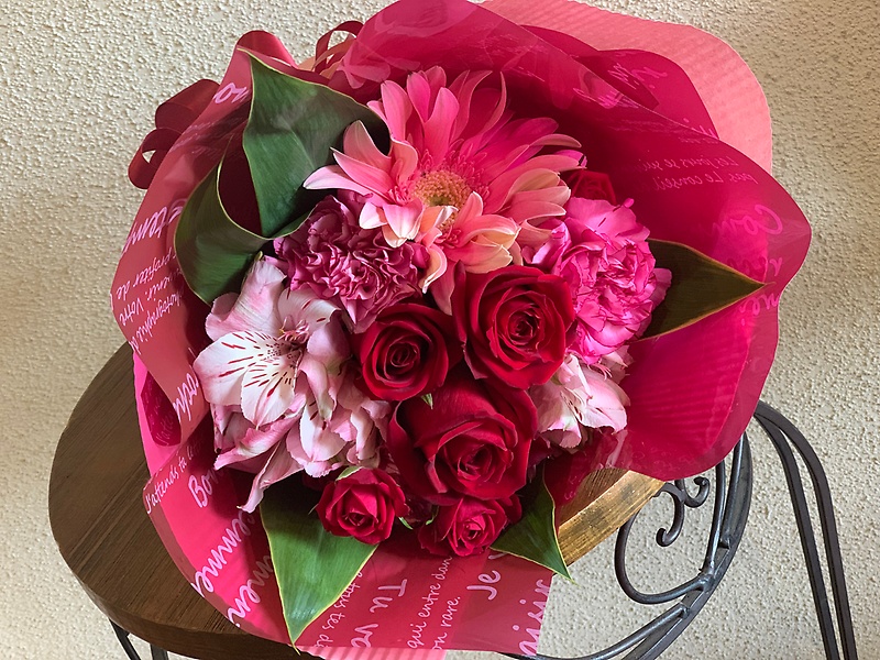 赤バラとピンクガーベラのブーケ フラワーパーク 福岡東店 イーフローラ フラワーギフトや花の宅配 送料無料も多数