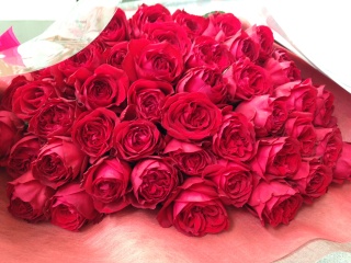 赤バラ５０本の花束
