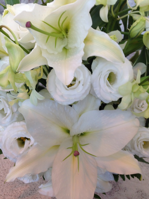 上品な白ユリ・洋花のアレンジメント｜お花屋さん「フレーバーハウス 長住店」のお花