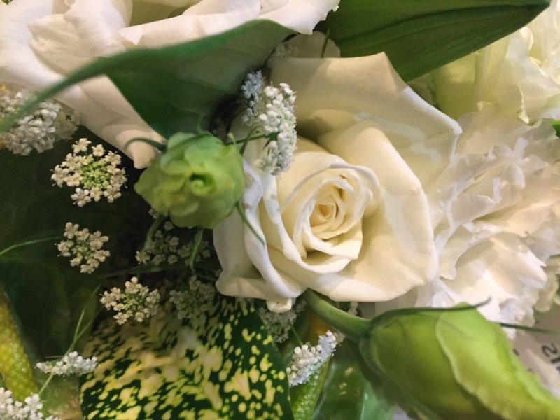 ナチュラルホワイト・グリーンの花束（ブーケタイプ）｜お花屋さん「フレーバーハウス 長住店」のお花