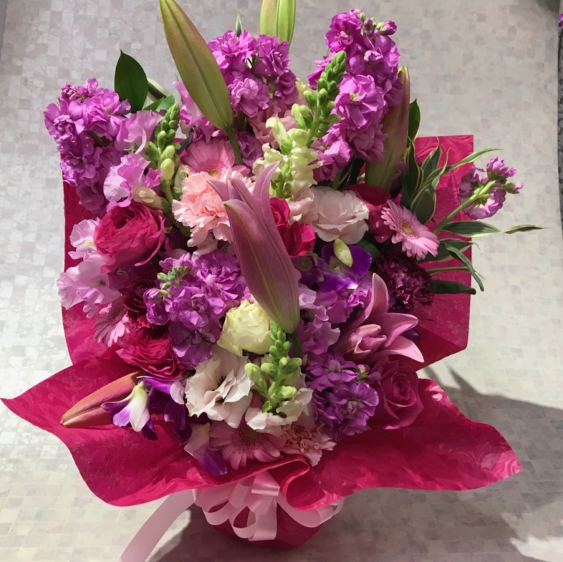 ピンクバラユリのグラデーションアレンジメント｜お花屋さん「フレーバーハウス 長住店」の母の日のお花