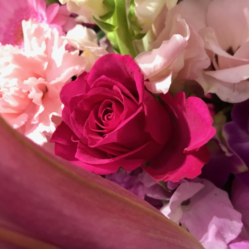 ピンクバラユリのグラデーションアレンジメント｜お花屋さん「フレーバーハウス 長住店」のお花
