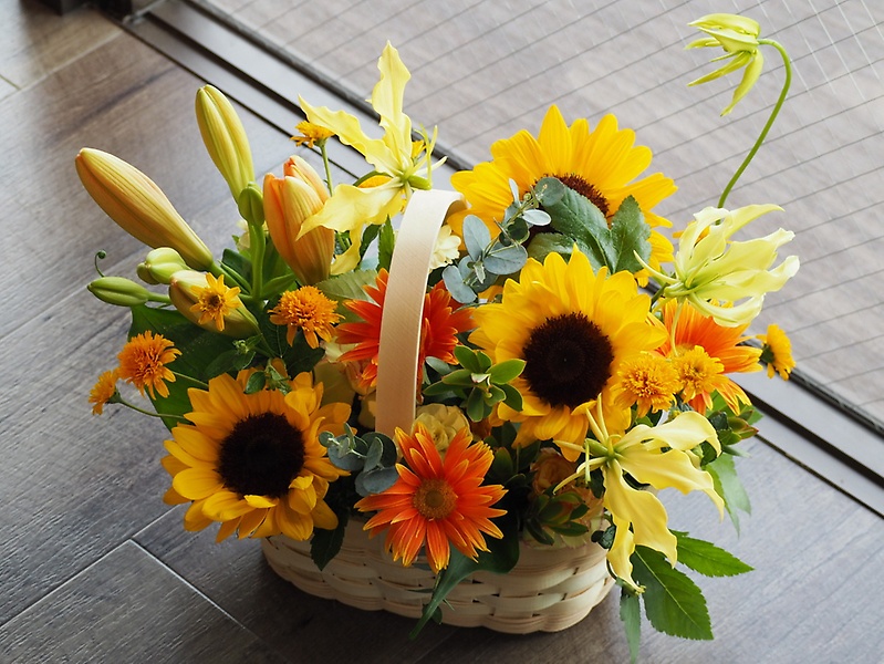【向日葵のサマーバスケット】｜お花屋さん「Ｆｌｏｗｅｒ ｓｈｏｐ ラパン」の母の日のお花